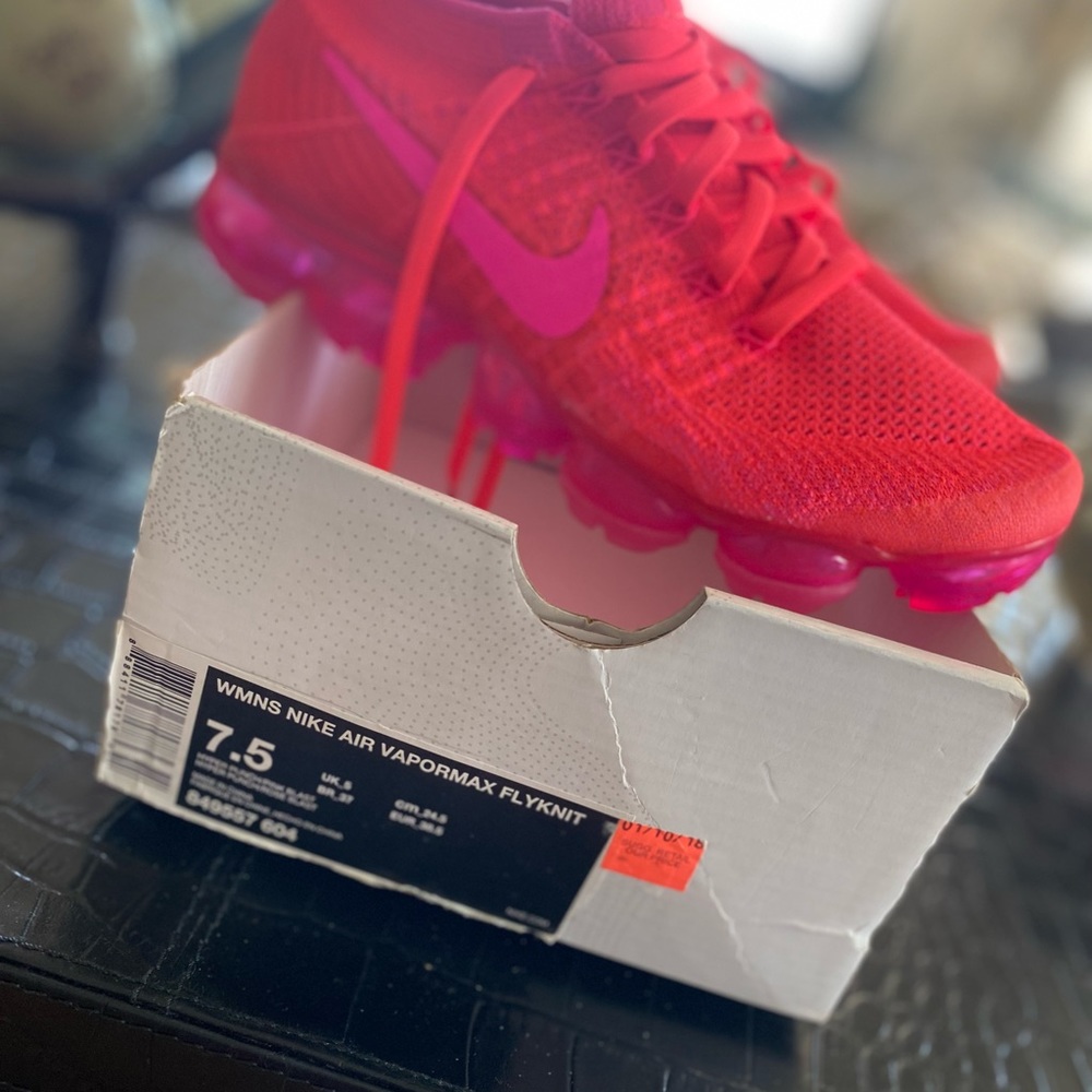 NEW Woman’s 7.5 Nike Air VaporMax Flyknit Hyper Punch / Punk Blast # 849557 - Picture 5 of 16